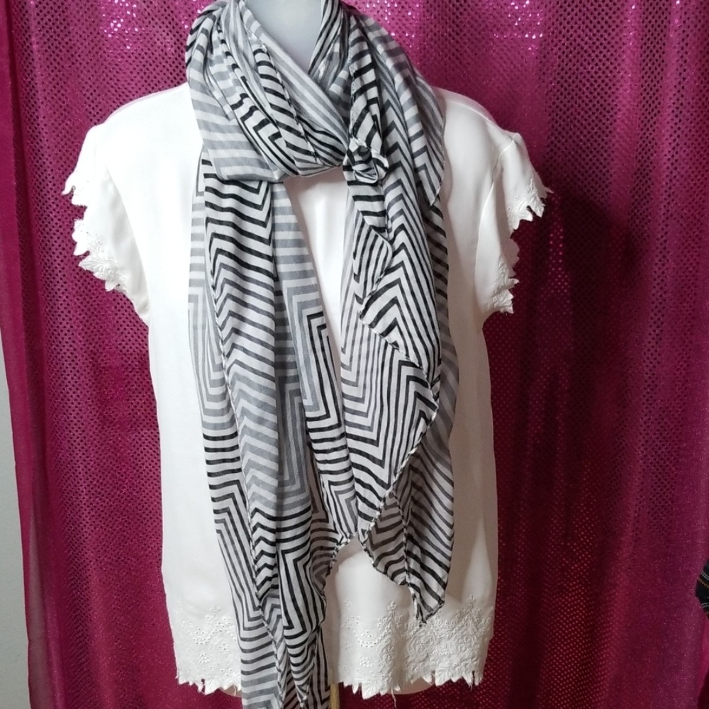Black and grey scarf